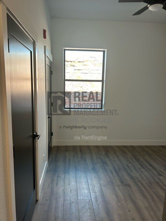 Building Photo - 400 N Garfield Ave