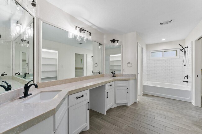 Building Photo - 417 W Hillary Cir