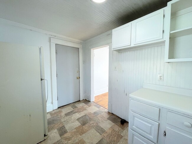 Building Photo - Cozy 2 bedroom home