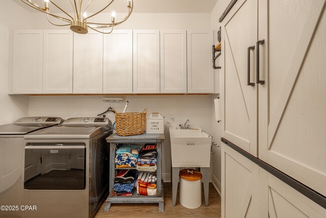 Building Photo - 8400 Dockside Pl