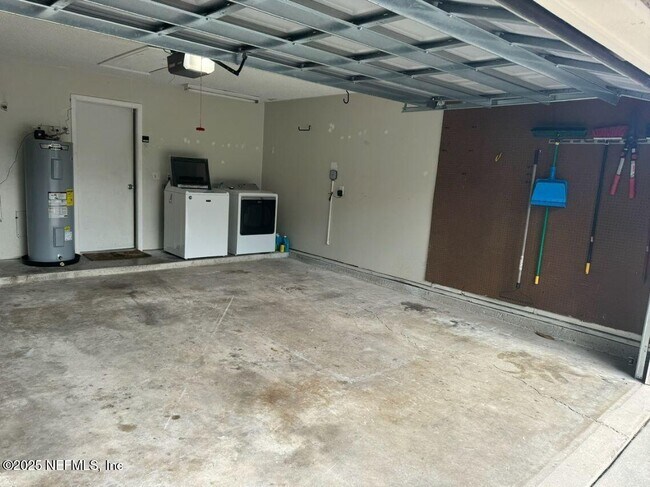 Building Photo - 2038 St Martins Dr W