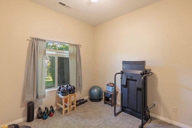 Building Photo - Stunning 4 Bedroom Home in St. George! Pet Friendly!