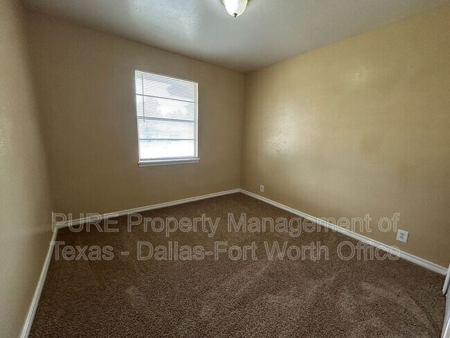 Building Photo - 2411 E Mitchell St