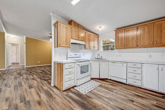 Building Photo - 241 Glenwood Dr