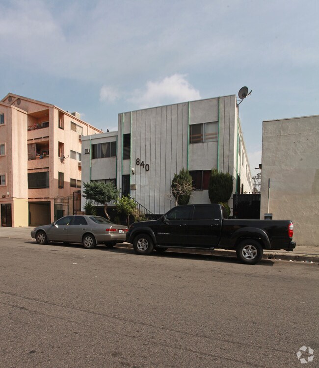 Building Photo - car840