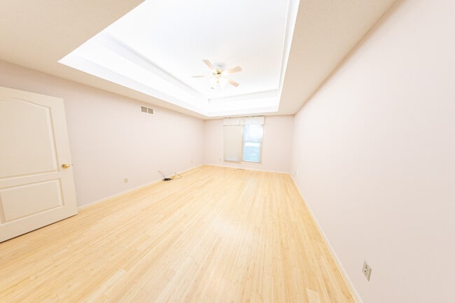 Building Photo - 618 Chaucer Ln