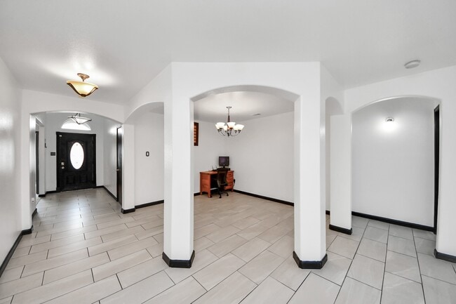 Building Photo - 3827 Dogwood Tr