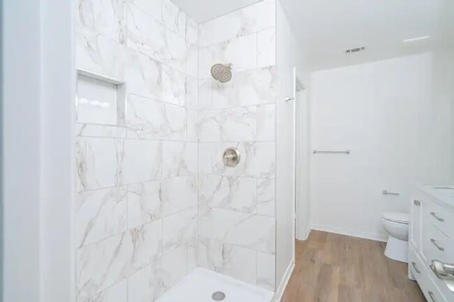 Building Photo - Stunning 3 Bedroom Home in Fort Walton Beach!