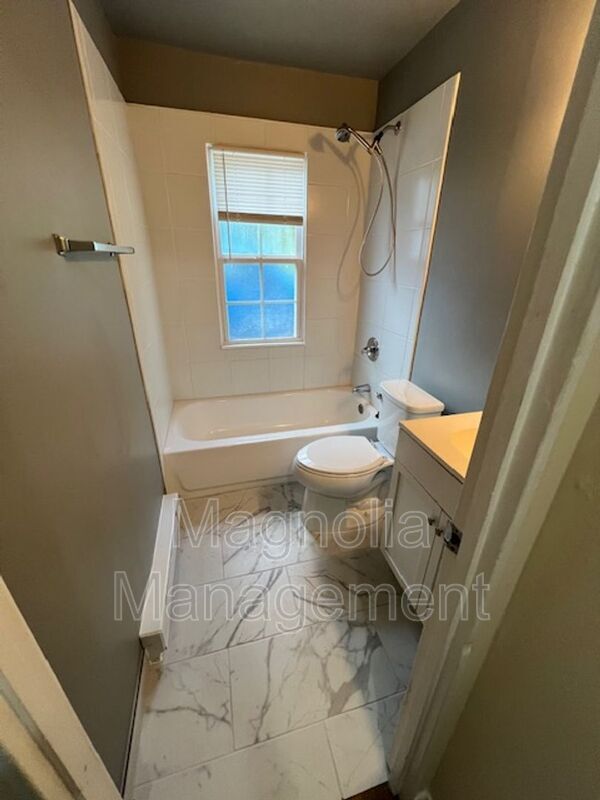 Building Photo - 1214 Parham St