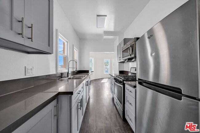 Building Photo - 3209 Descanso Dr