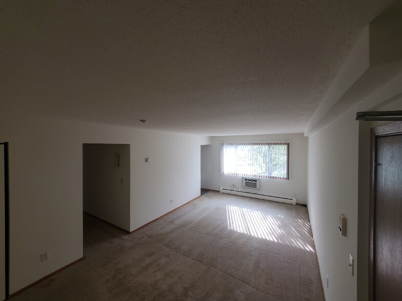 Building Photo - 1086 Como Pl
