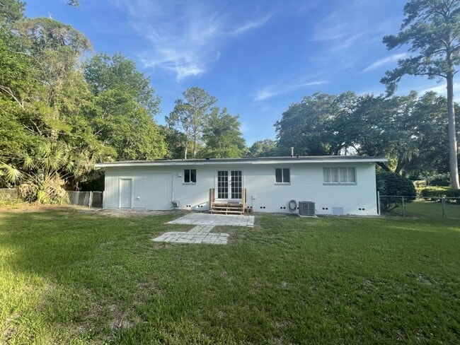 Building Photo - Close to Campus - Sub-Lease