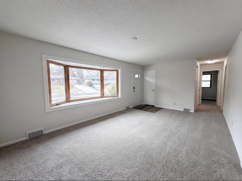 Building Photo - 8615 Virginia Cir N