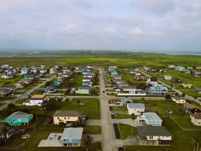 Building Photo - 16611 Jolly Roger Rd