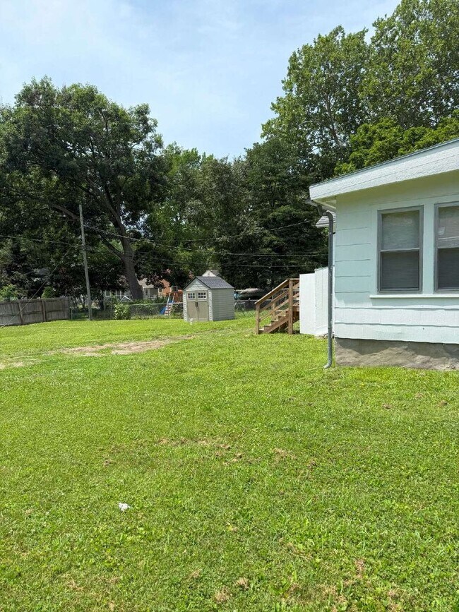 Building Photo - 3 bedroom, 1 bath remodeled home