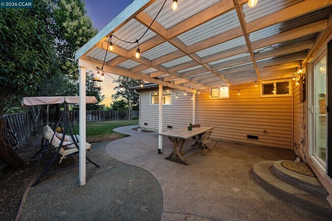 Building Photo - 1208 Roseann Dr