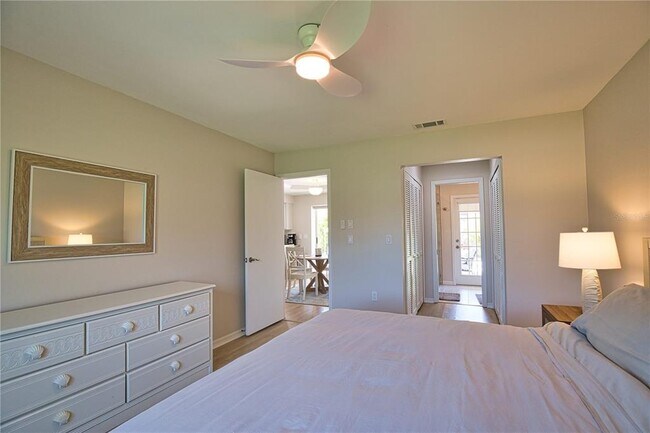 Building Photo - 556 Baffin Dr