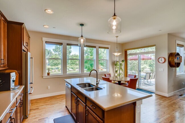 Building Photo - Spacious 5 BDR Family Home in Niwot