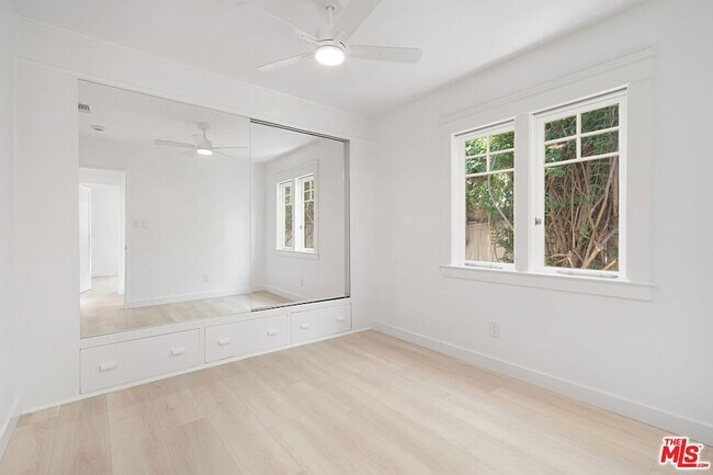 Building Photo - 4622 Norwich Ave