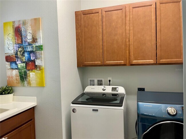 Building Photo - 14155 Lakeview Park Rd