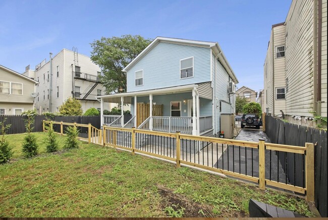 Building Photo - 259 Pine St