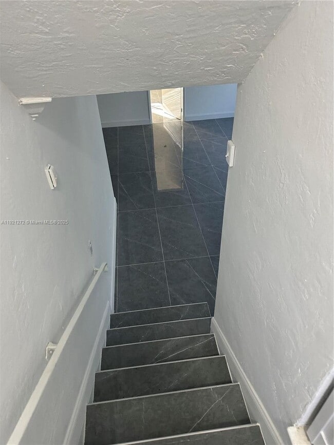 Building Photo - 102 NE 122nd St