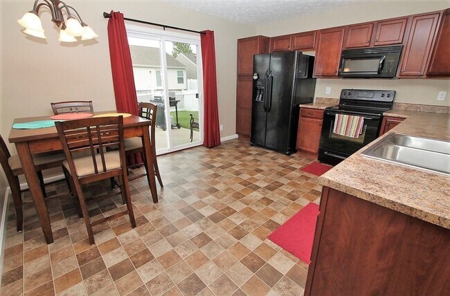 Building Photo - 3 Bed, 2 Bath + Office/Den with Fenced Yard in Lafayette