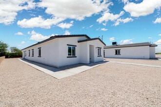 Building Photo - 2567 S Campbell Ave