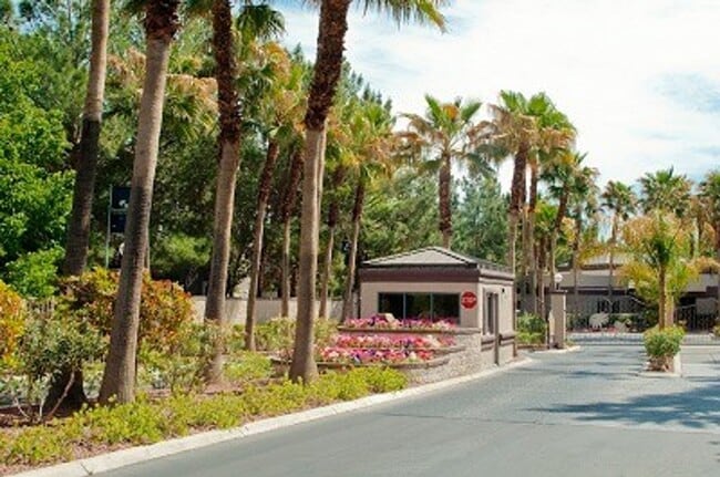 Building Photo - UPSTAIRS CONDO! 2 BEDROOMS 2 BATHROOMS WIT...