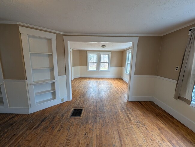 Building Photo - 30 Pleasant St