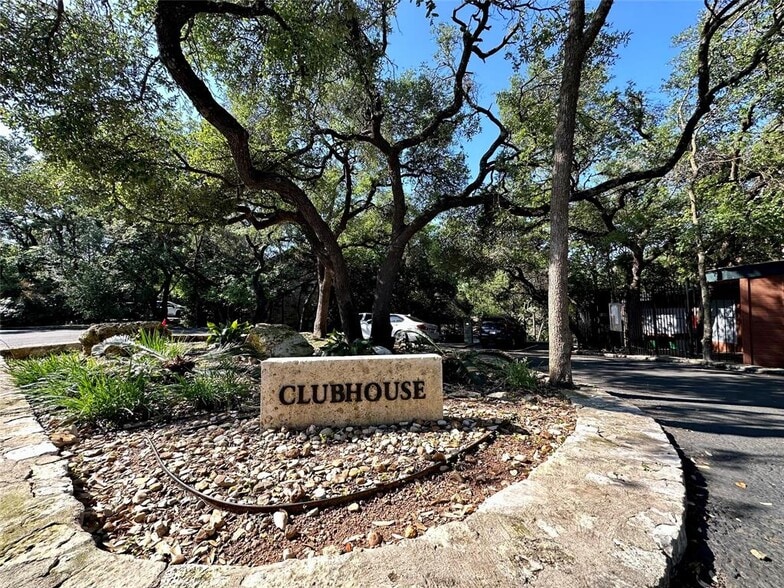 Building Photo - 4711 Spicewood Springs Rd