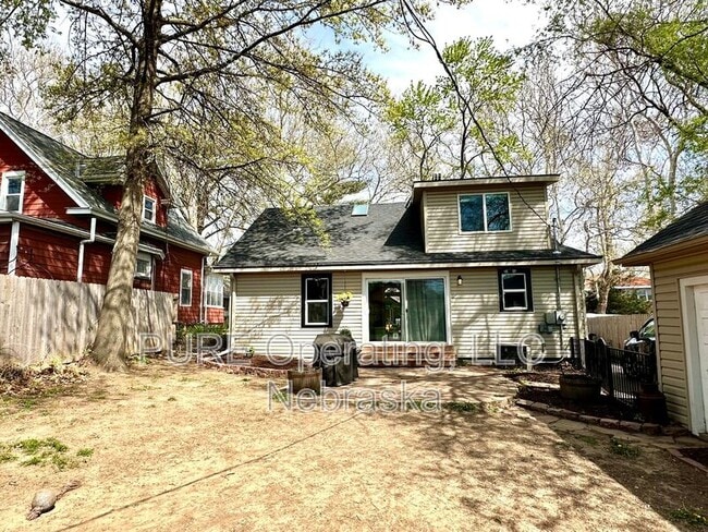 Building Photo - 5011 Miami St