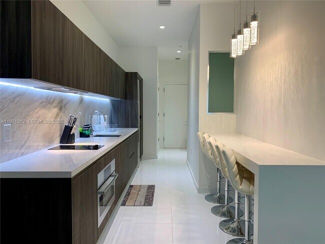 Building Photo - 851 NE 1st Ave