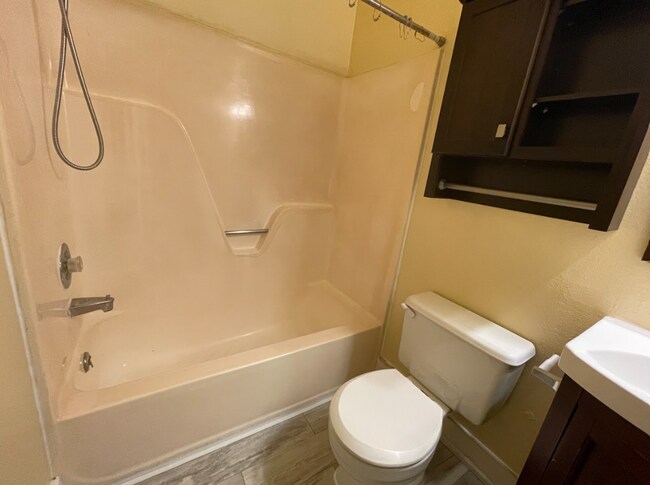 Building Photo - North End Duplex-1bed/1bath-Close to downtown Boise, Hyde Park, Landscaping included