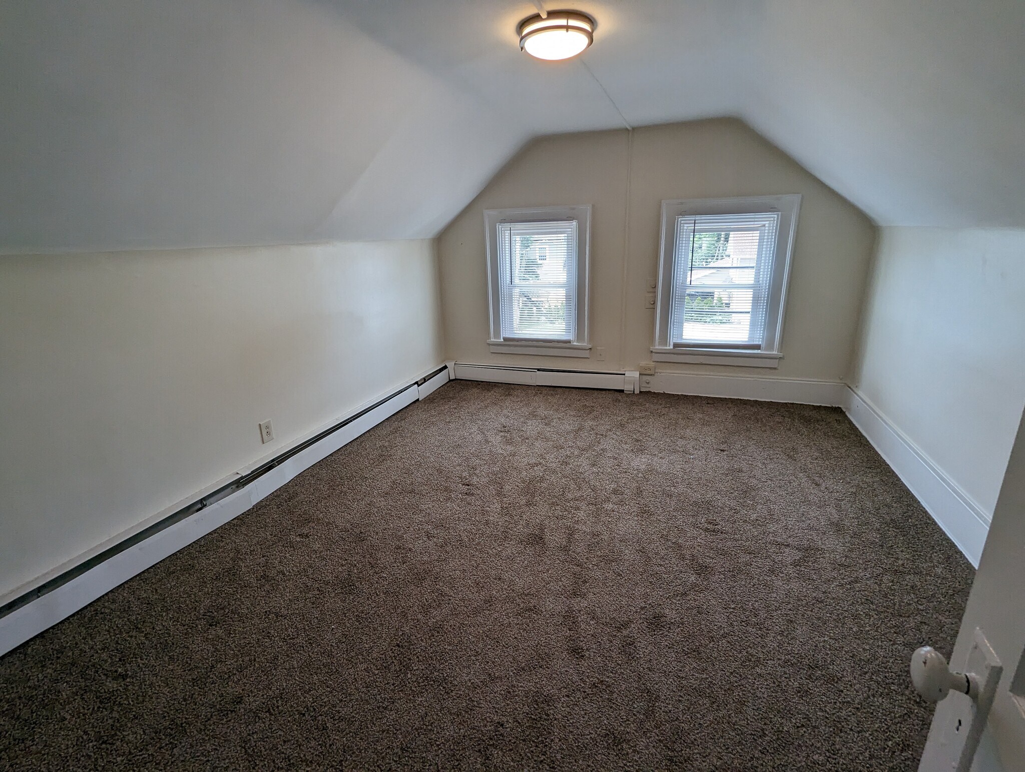 Building Photo - 608 Elmwood Ave