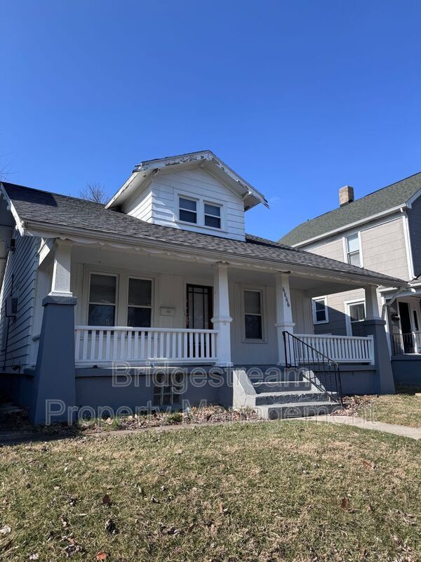 Building Photo - 2327 Eastview Ave