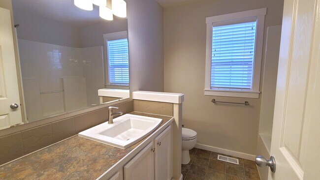 Building Photo - 2130 Strauss Ct E