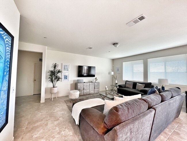 Building Photo - Beautiful Home for rent in Visalia, Ca