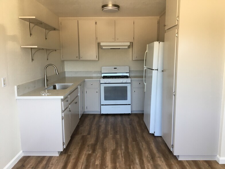 Kitchen - 26465 Via California