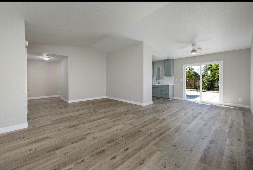 Building Photo - 210 Cordova Ln
