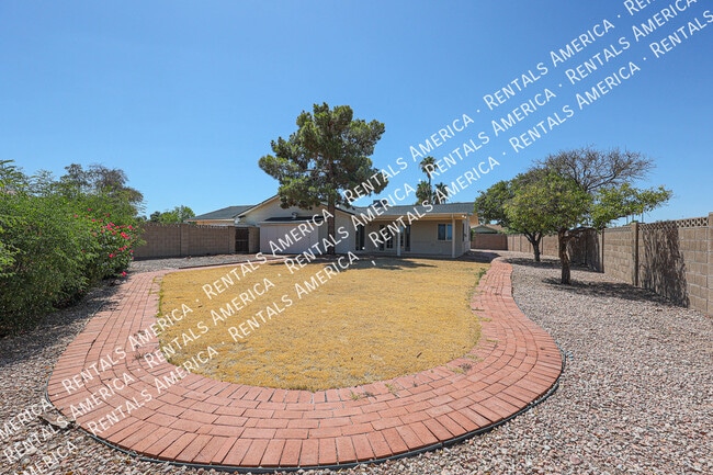 Building Photo - 1360 W Esplanade St