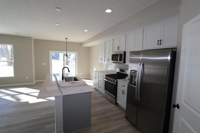 Building Photo - 6419 Angelica Way