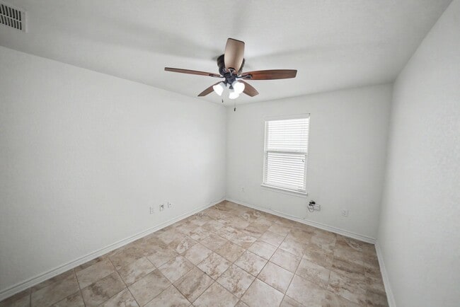 Building Photo - Stylish 3BR + Flex Home with Solar Near Randolph AFB - Realtor Commission: $500