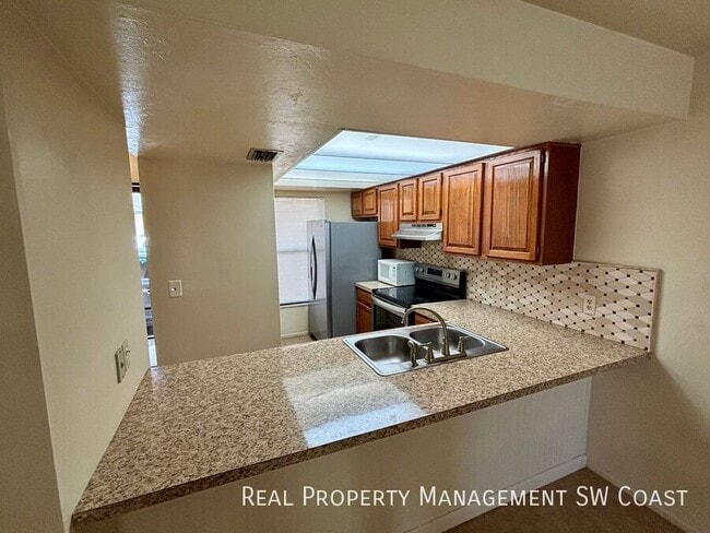 Building Photo - 4407 SW 7th Pl