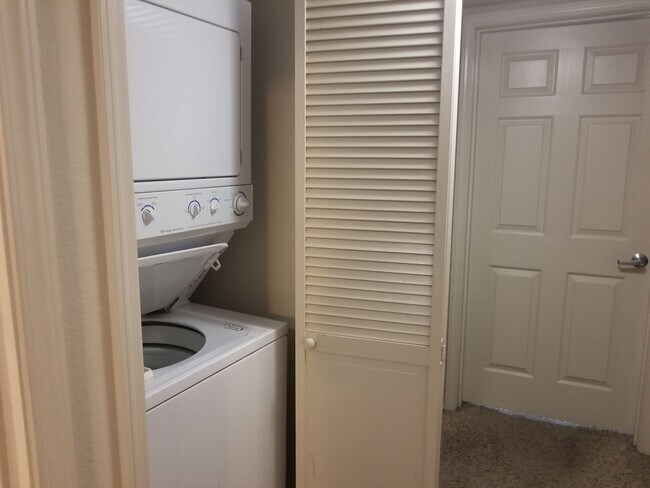 Building Photo - Seabreeze Apartment Homes - www.seabreezeapartmentslompoc.com