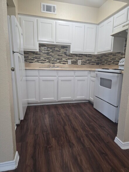 Building Photo - 3241 Bonnie Dr