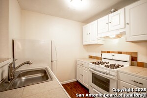 Building Photo - 2617 W French Pl