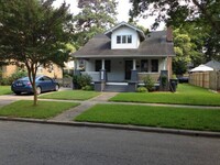 Building Photo - Three bed one bath home plus bonus room an...