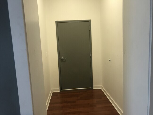 Building Photo - Beautiful Loft in Covington