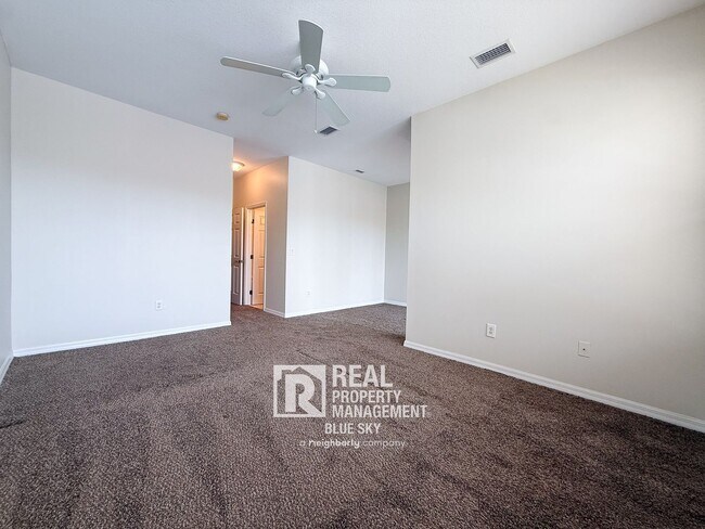 Building Photo - 2047 Park Crescent Dr